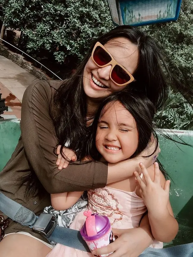 Mikhayla anak Nia Ramadhani (Instagram/ramadhaniabakrie)