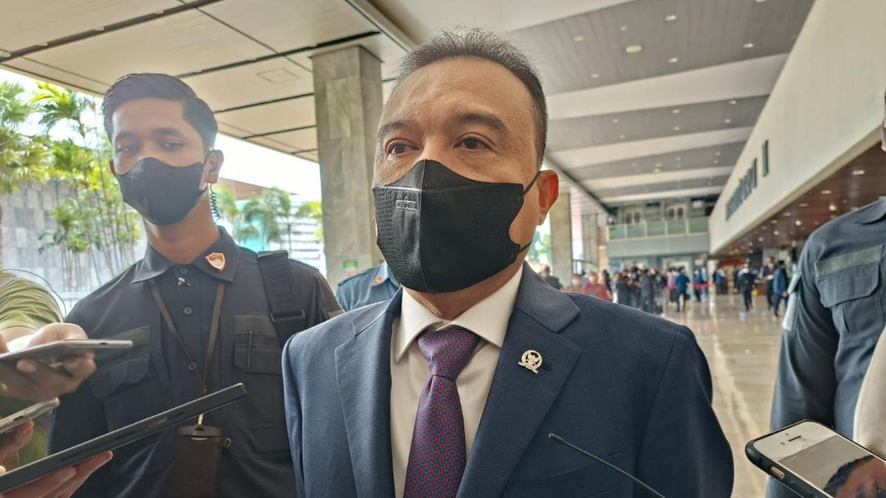 Sementara soal apakah akan mencari calon wakil presiden NU untuk mengisi kekosongan dari PKB, Dasco belum mau menjawab. Wakil ketua DPR ini mengatakan, hal tersebut menjadi dinamika politik ke depan.<br>