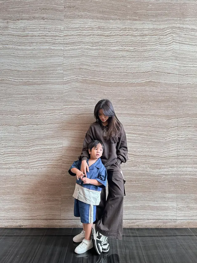 Potret terbaru Fuji dan Gala Sky yang disebut makin mirip (Sumber: Instagram/@fuji_an)