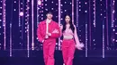 Seperti saat tampil sebagai MC Special Stage, keduanya tampil kompak dengan outfit serba pink-nya.