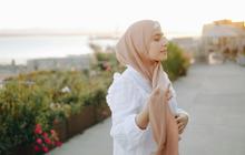 Momen Kejutan Haru Bikin Ayah Menitikkan Air Mata, Sujud Syukur Lihat Anak Gunakan Hijab