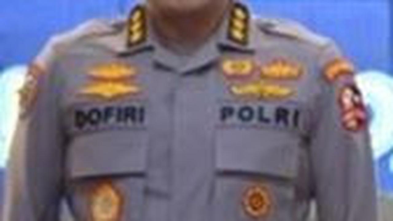 Sebelumnya, Jenderal Bintang 3 Polri ini menjabat sebagai Kepala Badan Intelijen Kepolisian Negara Republik Indonesia.<br>