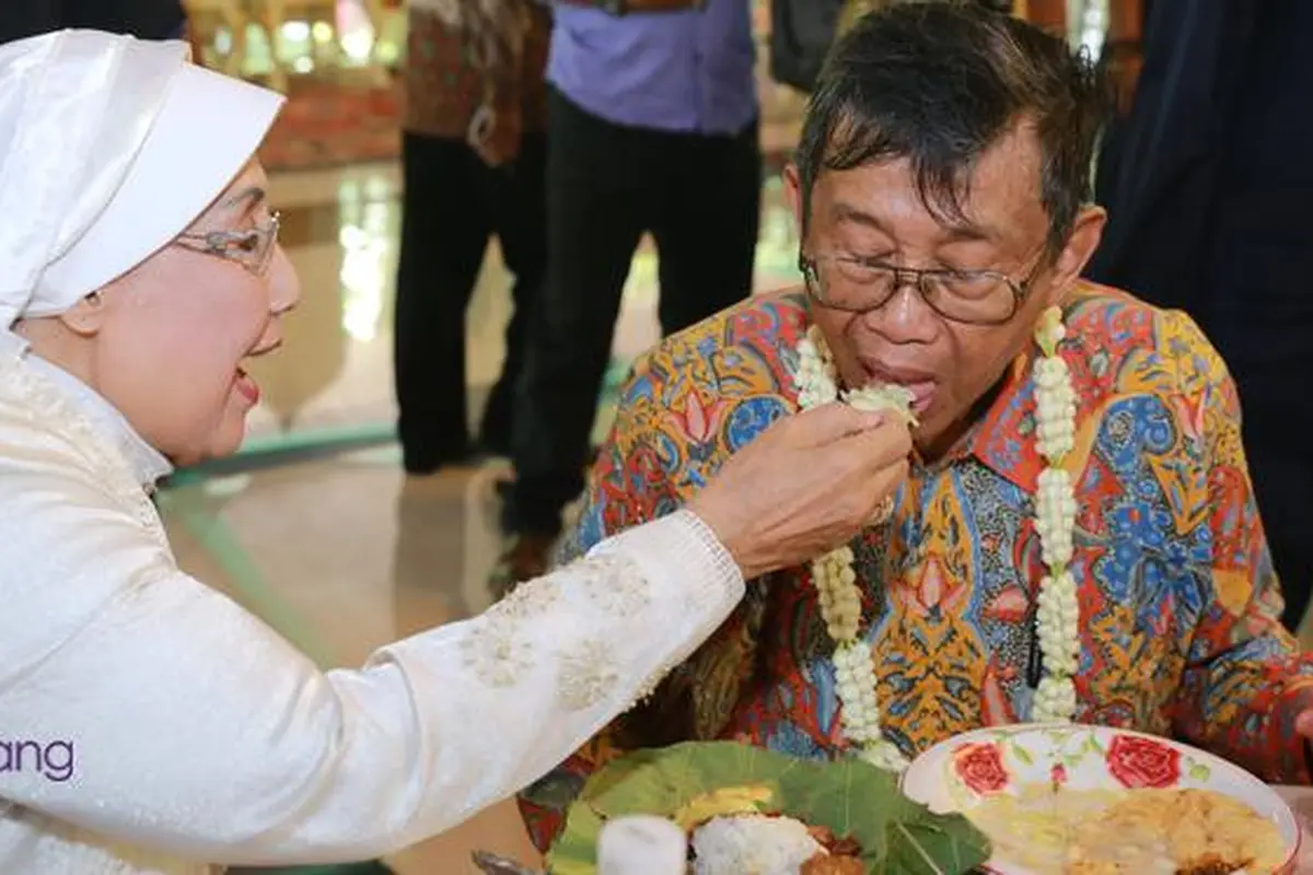Nani Wijaya-Ajip Rosidi, dan Pernikahan Pasangan Lansia Lainnya