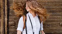 Percantik Rambut Keriting Tanpa Harus ke Salon dengan 5 Produk Alami