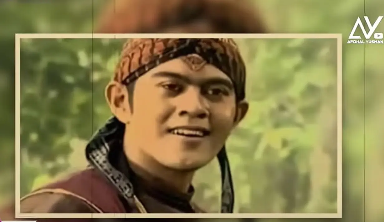 Dalam sinetron tersebut, Aris Kurniawan menjadi sahabat dari Mak Lampir. Dalam sinetron, ia banyak bermain dalam sinetron kolosal, seperti Angling Dharma, Nyi Roro Kidul, Wali Sanga dan masih banyak lagi. [Youtube/Afdhal Yusman]