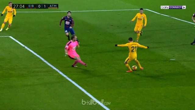 Berita video highlights La Liga 2017-2018, Eibar vs Atletico Madrid, dengan skor 0-1. This video presented by BallBall.