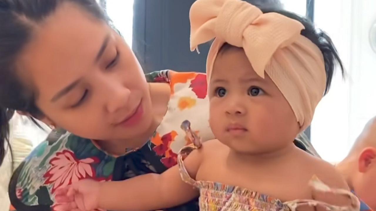 Potret Baby Lily Pakai Baju ala Rosalinda, Heboh Disebut Akting Pas Disuapi Makan Pisang sama Nagita Slavina