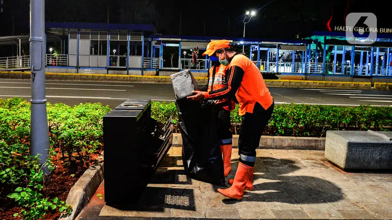 Malam Jakarta yang Sepi Akibat Corona