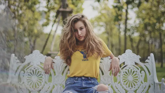 [Bintang] Dangkal Ilmu, 3 Zodiak Ini Gampang Banget Termakan Hoax!