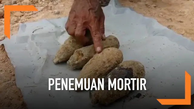 Warga menemukan 4 mortir yang diduga aktif di tumpukan tanah Singkawang, Kalimantan Barat.