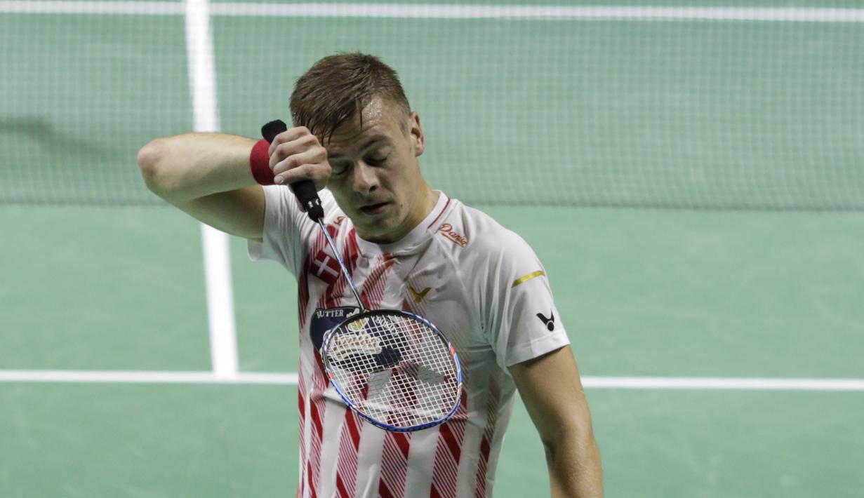 Tunggal putra Denmark, Hans-Kristian Solberg Vittinghus, saat melawan wakil Indonesia, Jonatan Christie, pada Indonesia Open 2019 di Istora, Jakarta, Kamis (18/7). Jonatan menang 22-20, 21-13. (Bola.com/M Iqbal Ichsan)