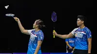 Aksi ganda campuran Indonesia, Praveen Jordan/Melati Daeva Oktavianti, pada laga Simulasi Olimpiade Tokyo 2020, di Pelatnas Cipayung, Jakarta, Kamis (17/6/2021). (Dok. PBSI)