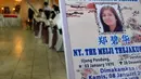 Jenazah korban pesawat AirAsia QZ8501, The Meiji Thejakusuma saat disemayamkan di rumah duka Adi Jasa, Surabaya, Minggu (4/1/2015). (Liputan6.com/Johan Tallo)