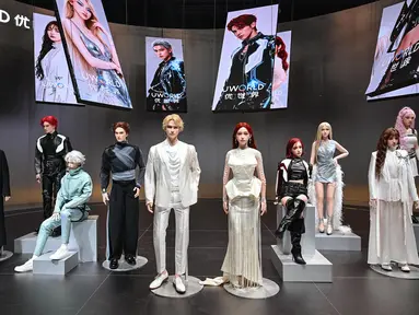 Robot humanoid dipamerkan  saat peluncuran robot humanoid U1 yang diproduksi oleh UWORLD, sebuah merek di bawah UBTECH Robotics, di Shenzhen, provinsi Guangdong, Tiongkok, Selasa (30/06/2026). (AFP/ Adek Berry)