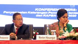 Menko Perekonomian Darmin Nasution (kiri) bersama Menteri Keuangan Sri Mulyani saat menyampaikan Rencana Kerja Pemerintah dan Nota Keuangan serta RAPBN 2020 di Jakarta, Jumat (16/8/2019). Sejumlah menteri terkait ikut hadir dalam penyampaian tersebut. (Liputan6.com/Helmi Fithriansyah)
