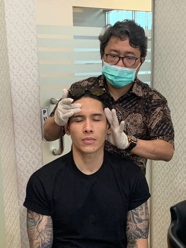 Ganindra Bimo dan dr. Mahdian Nur Nasution. (Foto: Dok. Instagram @ganindrabimo)