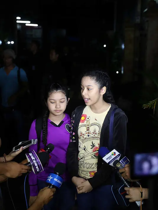 "Mami sembuh hadiah terbesar untuk kita. Mami jangan putus asa, harus senyum dan tertawa. Minta doa dari semuanya, karena doa dari semua orang berarti buat kita," ucap Callista, putri sulung Yana Zein. (Nurwahyunan/Bintang.com)