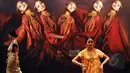 Berkolaborasi dengan Yani Soemali, Wika Reality dan Manjusha memperlihatkan karyanya dalam acara Simphony Indonesia di Jakarta, Rabu (13/5/2015). (Liputan6.com/Johan Tallo)