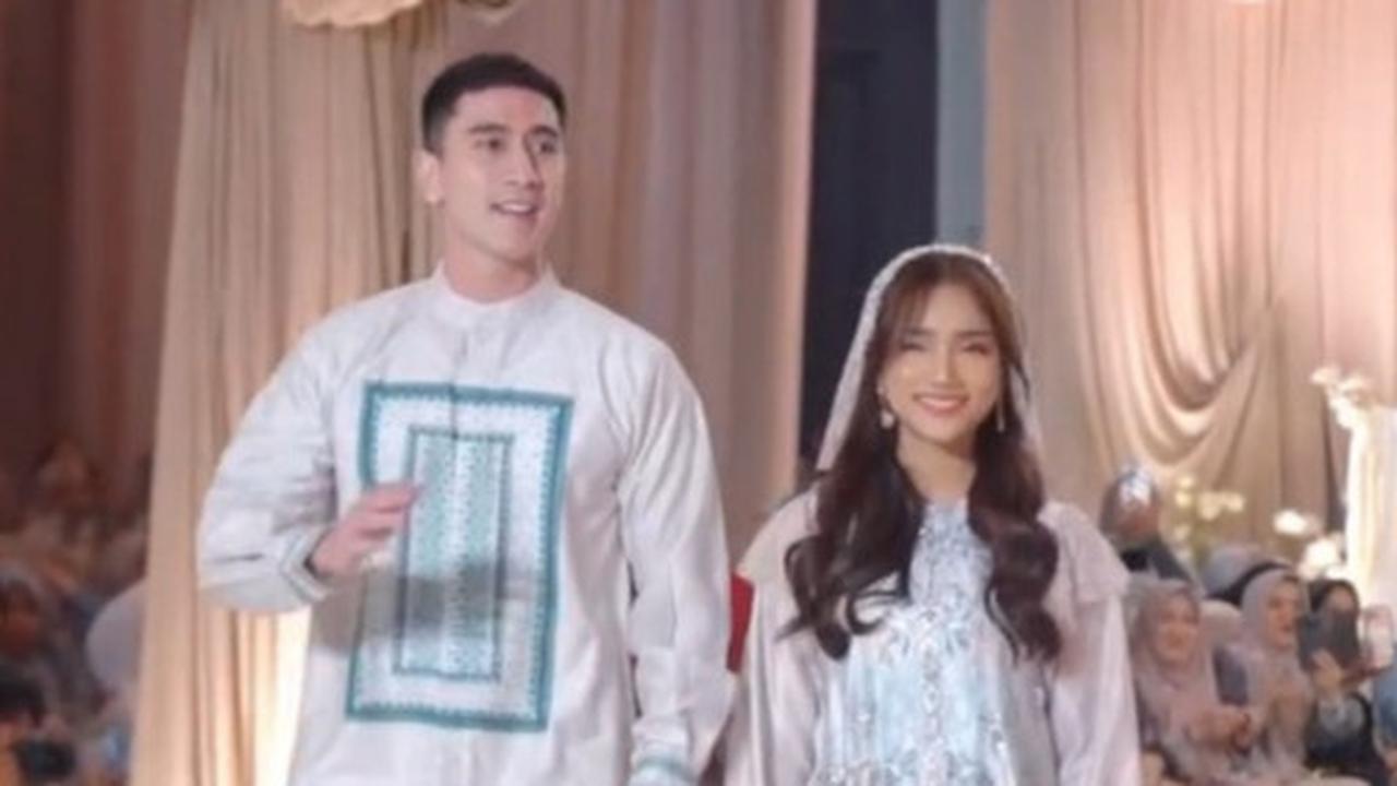 6 Potret Verrell Bramasta dan Fuji di Acara Fashion Show Koleksi Baju Lebaran, Keduanya Tampil Serasi hingga Ramai Dijodohkan Netizen