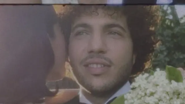 Selena Gomez Resmi Menikah dengan Benny Blanco, Tampil Anggun dalam Gaun Halter dengan Punggung Terbuka Ralph Lauren