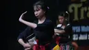 Sejumlah remaja putri mengikuti pelatihan tari tradisi di Pusat Pelatihan Seni Budaya (PPSB) Muhammad Mashabi, Jalan KH Mas Mansyur, Kebon Melati, Tanah Abang, Jakarta Pusat, Rabu (1/7/2026). Kegiatan yang berlangsung pada 23 Juni hingga 6 Juli 2026 itu menjadi wadah pengembangan keterampilan sekaligus upaya melestarikan seni budaya tradisional. Para peserta mempelajari dasar-dasar gerak tari sebagai bagian dari pembinaan seni. PPSB Muhammad Mashabi dikenal sebagai ruang kegiatan seni budaya, edukasi, dan komunitas yang dapat dimanfaatkan masyarakat untuk mengembangkan minat, bakat, serta memperkuat kecintaan generasi muda terhadap budaya Indonesia.