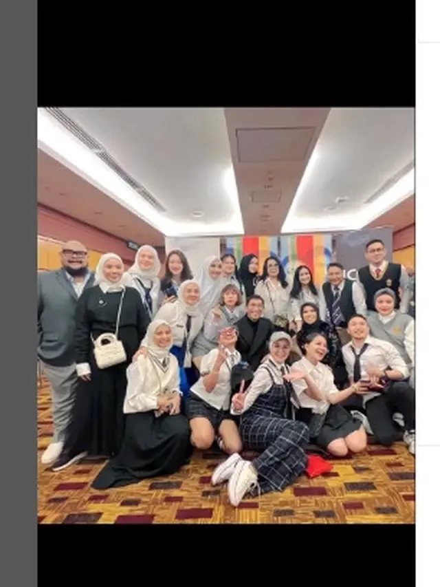 Sederet artis papan atas nonton konser Melly Goeslaw di Malaysia (Foto: Instagram iisdahlia)