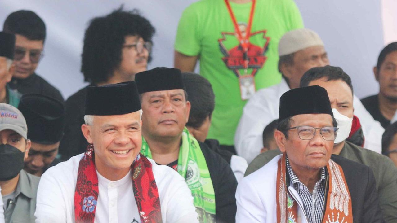 Pasangan capres-cawapres nomor urut 3, Ganjar Pranowo-Mahfud MD menghadiri acara deklarasi dukungan dari Forum Betawi Rempug (FBR) di Cilincing, Jakarta Timur, Sabtu (6/1/2024). Selain forum Betawi, juga ada dukungan dari Ikatan Keluarga Madura (Ikama).