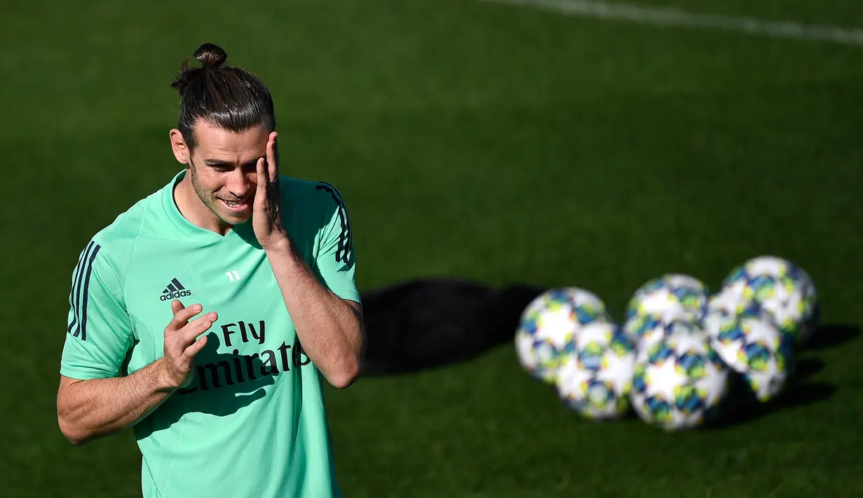 Penyerang Real Madrid Gareth Bale saat sesi latihan di kompleks latihan Valdebebas, Madrid, Spanyol, Senin (30/9/2019). Real Madrid bersiap jelang menjamu Club Brugge dalam laga Liga Champions. (PIERRE-PHILIPPE MARCOU/AFP)