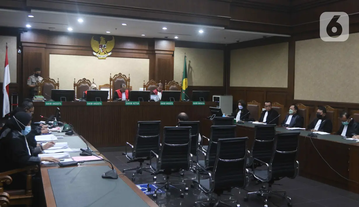<p>Suasana ruang sidang saat Surya Darmadi menjalani sidang pembacaan dakwaan di Pengadilan Tindak Pidana Korupsi (Tipikor), Jakarta, Kamis (8/9/2022). Surya Darmadi juga didakwa melakukan tindak pidana pencucian uang (TPPU) dengan membeli sejumlah aset dari hasil korupsinya. (Liputan6.com/Herman Zakharia)</p>