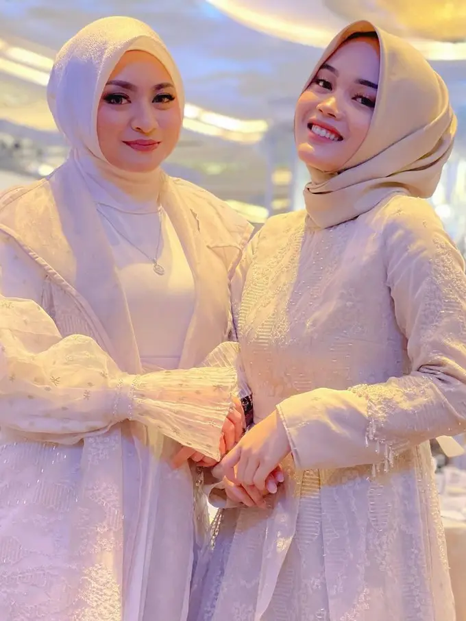 Lihat Kembali Momen Kedekatan Putri Delina dan Nathalie Holscher