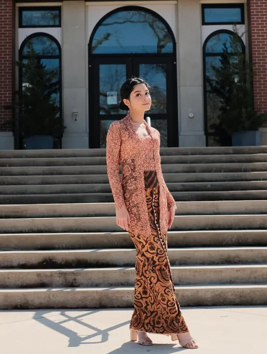 Yoriko mengatakan sejak SD, dia sudsh menerima beasiswa. Karena itulah dia sangat senang dengan segala pencapaian yang sudah didapatkannya. instagram/yorikoangln_]