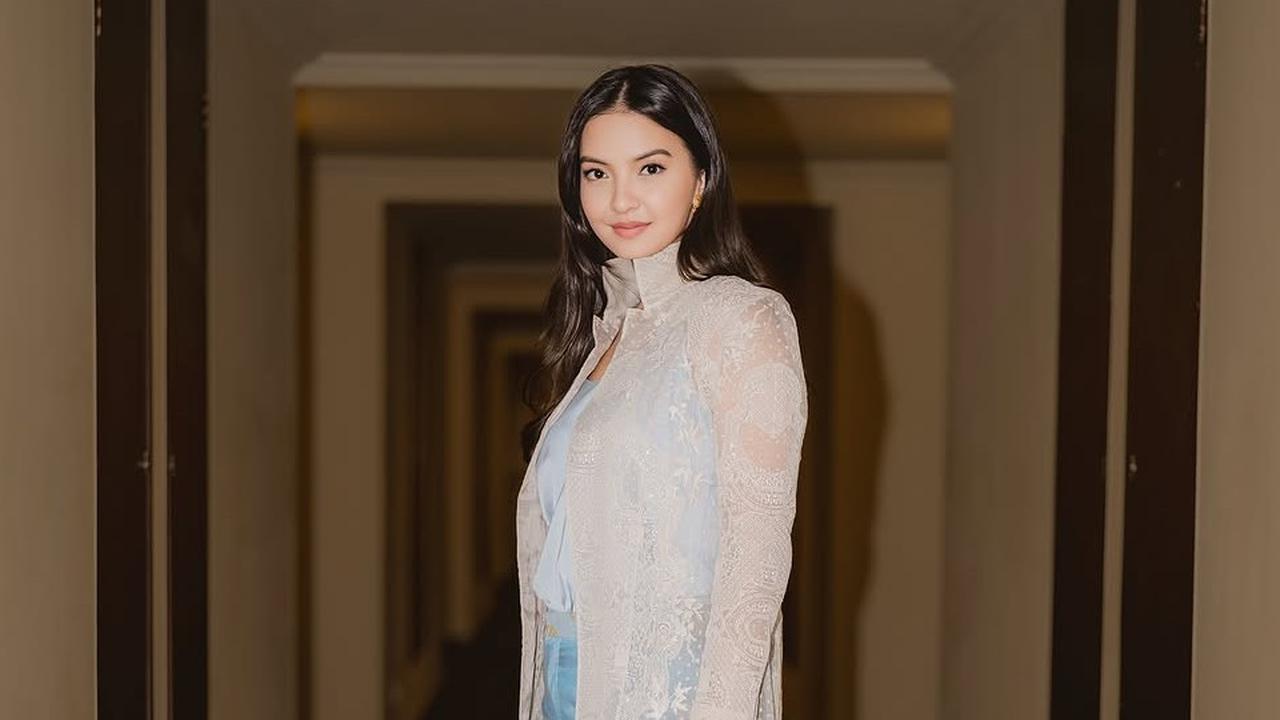 5 Inspirasi Outfit Smart Casual Ala Raline Shah, Stylish dan Profesional
