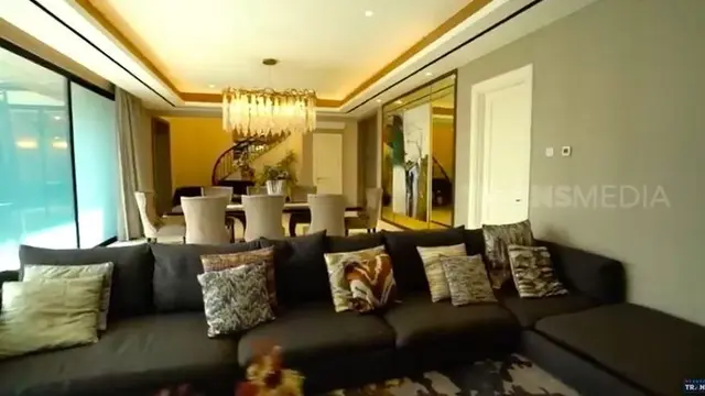 Potret rumah mewah Violenzia Jeanette dari dalam (Youtube/TRANS7 OFFICIAL)