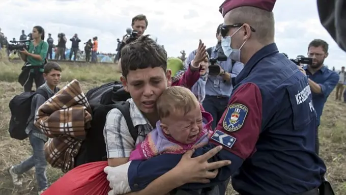 Foto Pengungsi Suriah di Hungaria, Bikin Kamu Mensyukuri Hidupmu