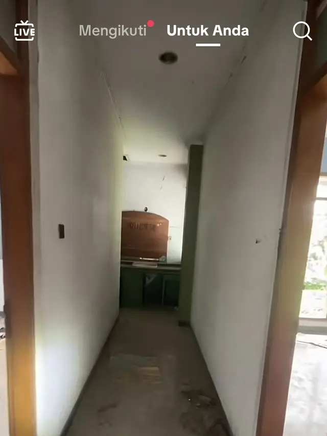 Lorong lantai dua rumah pada postingan Tiktok/@gerandong_tv