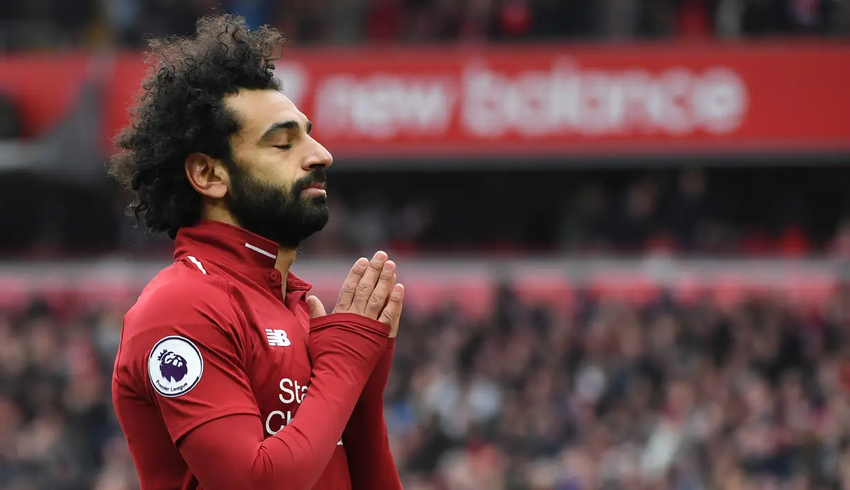 Gelandang Liverpool Mohamed Salah berselebrasi usai mencetak gol ke gawang Chelsea dalam lanjutan Liga Inggris di Stadion Anfield, Liverpool, Inggris, 14 April 2019. Pamain asal Mesir ini akan membela Liverpool menghadapi Tottenham Hotspur di final Liga Champions 2019. (Photo by Paul ELLIS/AFP)