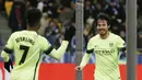 David Silva mencetak satu gol saat mengalahkan Dynamo Kiev 3-0 pada leg pertama babak 16 besar liga Champions di Stadion NSC Olimpiyski, Kiev, Ukraina, Rabu (25/2/2016)  dini hari WIB. (Reuters / Valentyn Ogirenko)