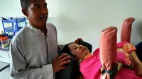 Pasien penderita kelumpuhan, Humaida dan keluarga di Kabupaten Paser, Kaltim. (Liputan6.com/Abelda Gunawan)