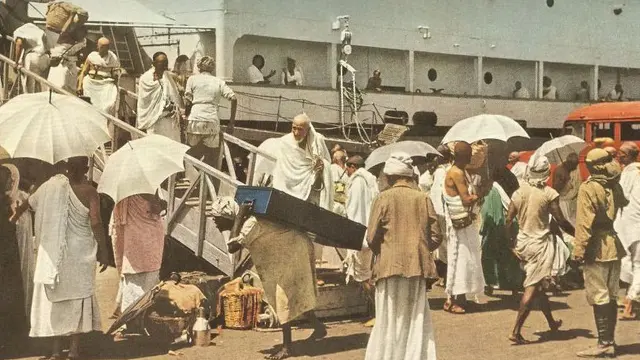 [Bintang] Menengok 25 Potret Mengagumkan Ibadah Haji di Tahun 1953 (Part 1)