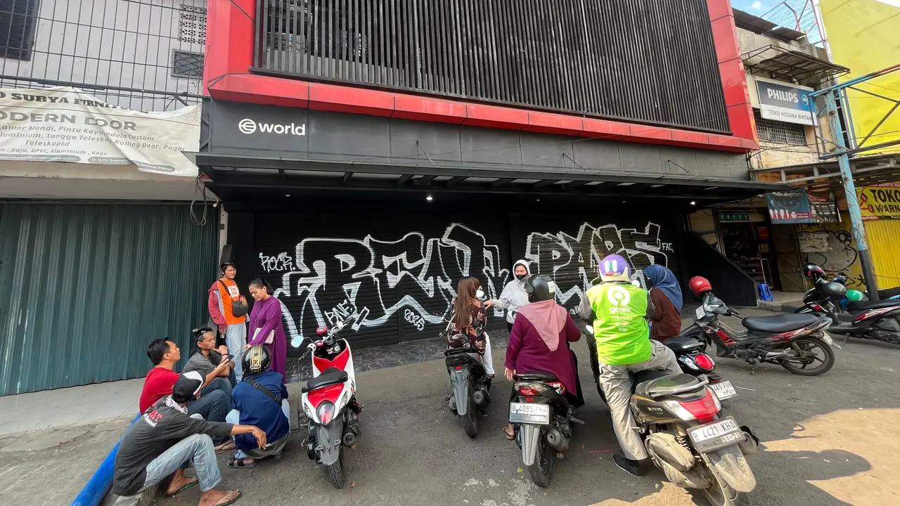 Salah satu kantor Worldcoin di Bekasi, tepatnya di Jalan Insinyur H. Juanda. (Foto: Liputan6.com/Gagas Y)