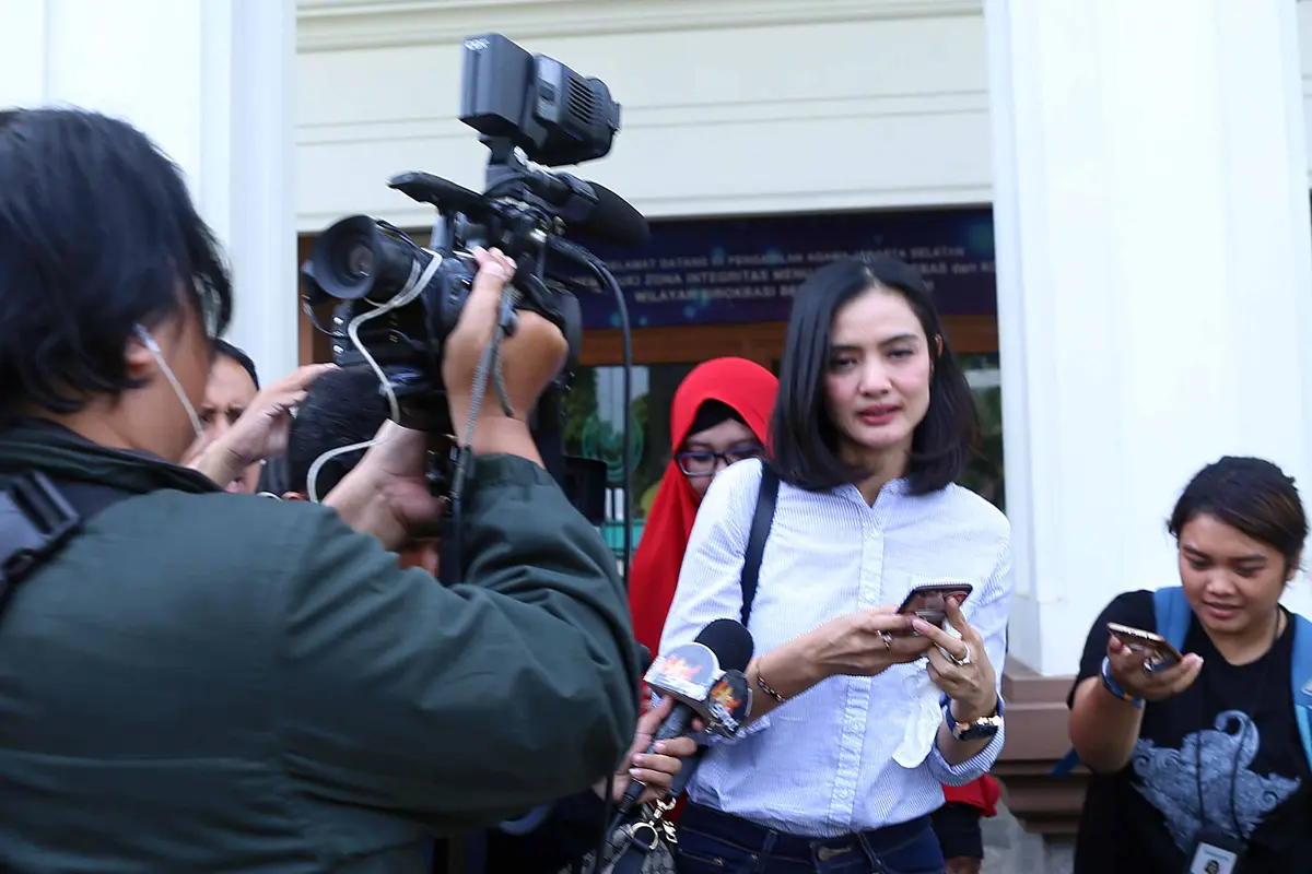 [Bintang] Ade Maya