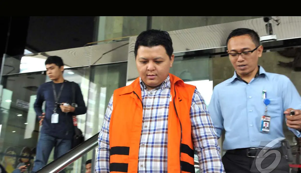 KPK segera melimpahkan berkas dua tersangka kasus dugaan suap proyek tanggul laut di Biak Numfor, Papua ke persidangan, Jakarta, Senin (11/8/2014) (Liputan6.com/Panji Diksana)