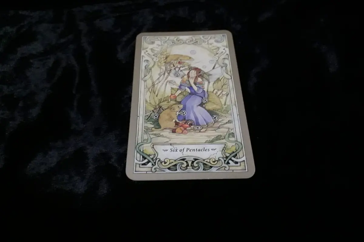 Six of Pentacles, kartu yang terbuka dalam Tarot Hari Ini Rabu, 19 September 2018 (Foto: Elisabet Kusumodewi)