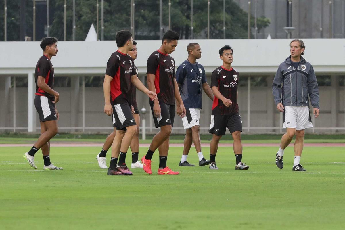 FOTO: Jelang Lawan Bahrain, Timnas Latihan di Stadion Madya Senayan