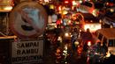 Banjir setinggi 20-40 cm membuat lalu lintas di Jalan Daan Mogot, Jakarta, lumpuh, Senin (9/2/2015) malam. (Liputan6.com/Faisal R Syam)