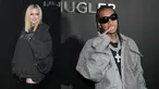 Foto kolase Avril Lavigne dan Tyga saat menghadiri Mugler x Hunter Schafer Party selama acara Paris Fashion Week di Prancis pada Selasa, 7 Maret 2023. Tyga dan Avril melawati banyak kerumunan dengan saling bergandengan tangan. Tampak Tyga mengenakan kemeja dan celana abu-abu dengan kalung-kalung silver besar. Sementara Avril mengenakan hoodie oversized dan boots tinggi ala Ariana Grande. (Scott Garfitt/Invision/AP)