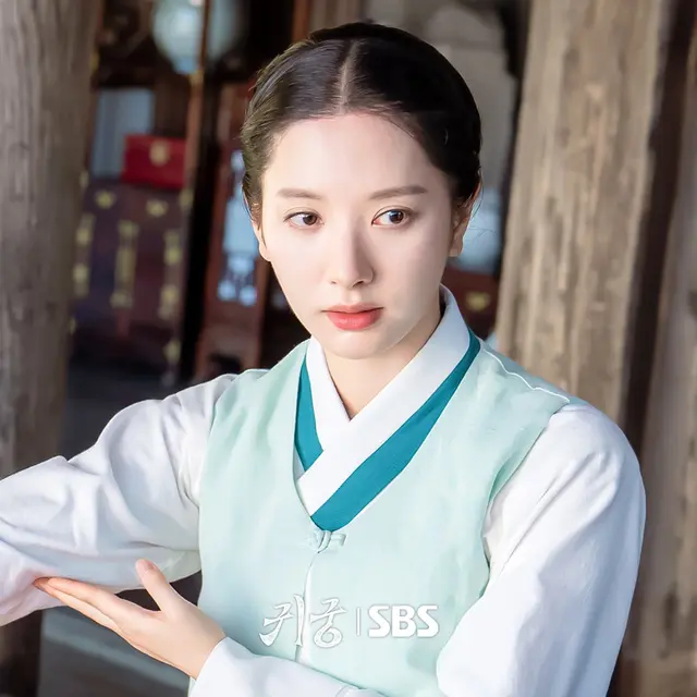 Bona WJSN atau Kim Ji Yeon dalam drakor The Haunted Palace. (SBS via Soompi)