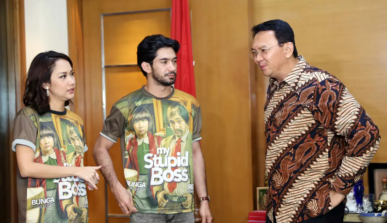 Kedatangan Reza Rahadian dan BCL ke kantor pusat Balai Kota memang atas kehendak dan undangan dari Ahok. Pengalama pertama bagi Reza Rahadian dapat menelusuri ruangan kerja Ahok. (Nurwahyunan/Bintang,com)