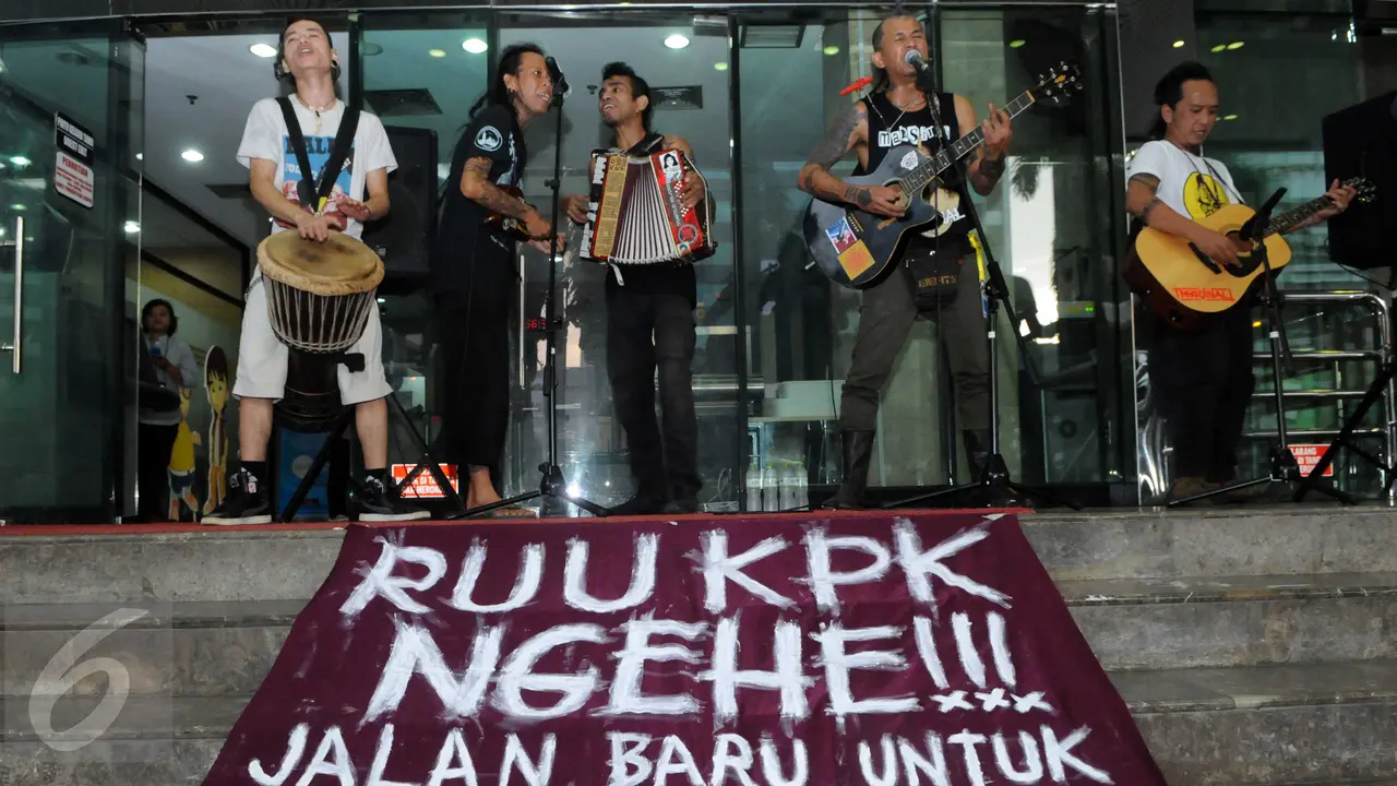 20160217-Tolak Keras Revisi UU KPK, Band Punk Ramaikan Gedung KPK