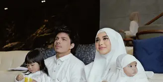 Kabar bahagia lagi-lagi datang dari Aurel Hermansyah dan Atta Halilintar. Mereka akan berangkat haji tahun 2024 ini. [@aurelie.hermansyah]